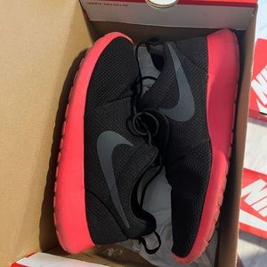 Nike Roshe run size 10.5